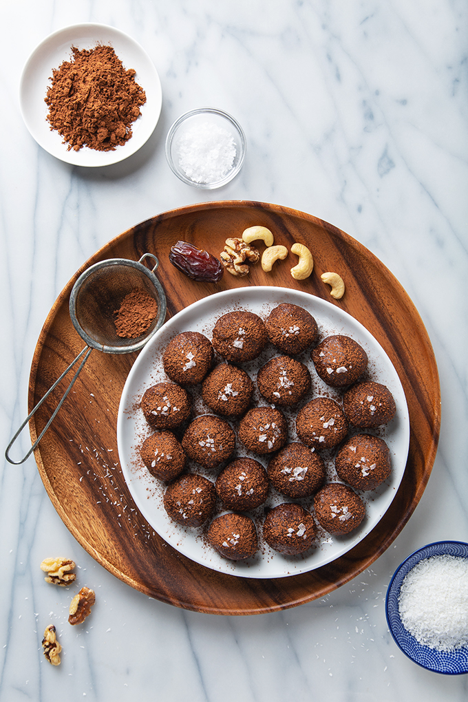 15-Minute Salted Dark Chocolate Fat Balls | picklesnhoney.com #vegan #glutenfree #snack #dessert #chocolate #fatballs #recipe