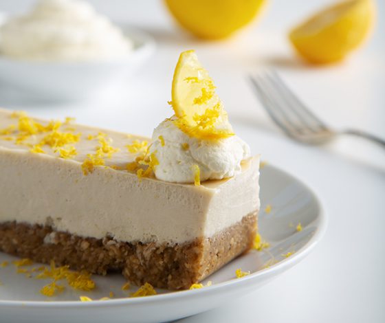 No-Bake Lemon Cheesecake Bars (15 minute to assemble!) | picklesnhoney.com #vegan #lemon #cheesecake #recipe #dessert #nobake #glutenfree