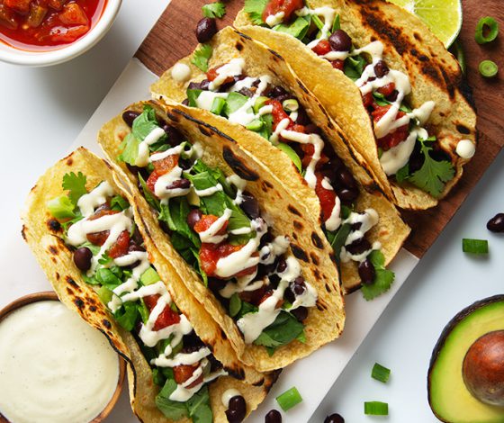 Vegan Black Bean Breakfast Tacos with Creamy Garlic Sauce | picklesnhoney.com #vegan #glutenfree #breakfast #tacos #recipe