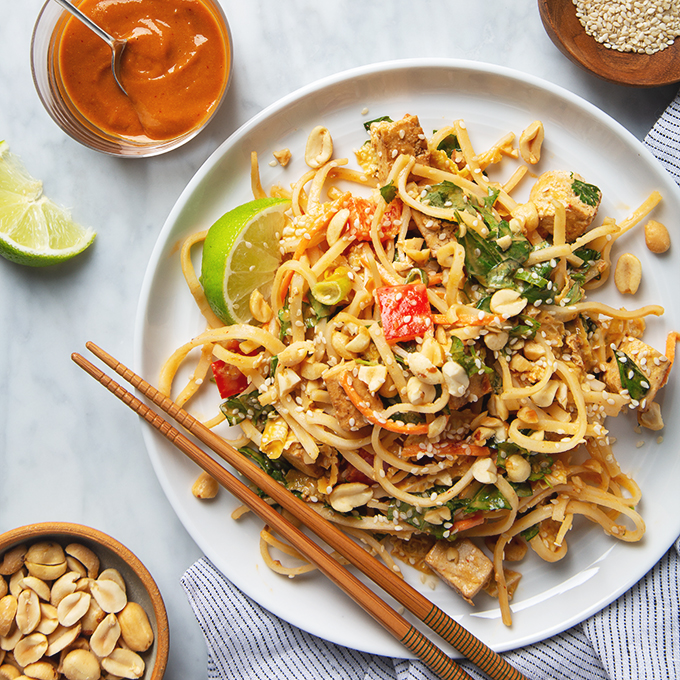 Tofu Pad Thai Salad with Peanut Dressing | picklesnhoney.com #tofu #padthai #salad #vegan #peanut #dressing #recipe