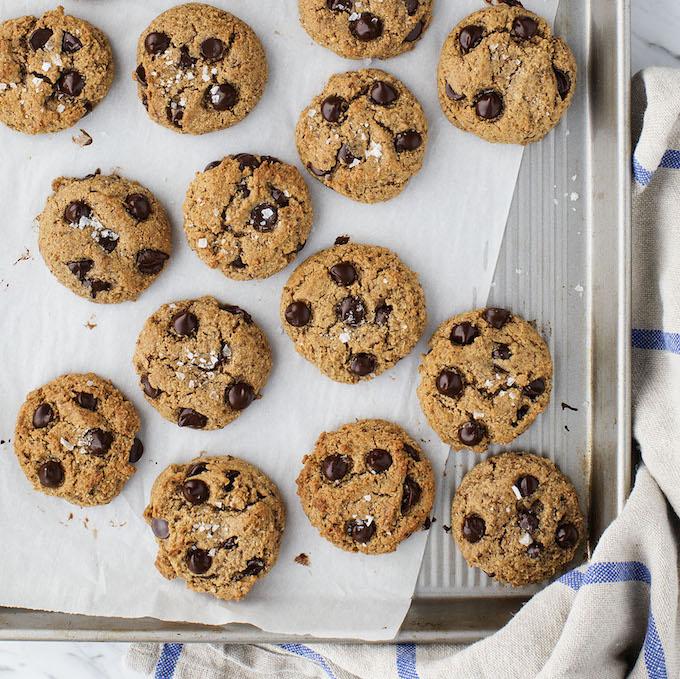 25-Minute Flourless Almond Chocolate Chip Cookies from Love and Lemons Every Day Cookbook! Gluten-Free, Grain-Free & Vegan | picklesnhoney.com #flourless #almond #chocolate #chocolatechip #cookies #vegan #glutenfree #grainfree #dessert #recipe #loveandlemons