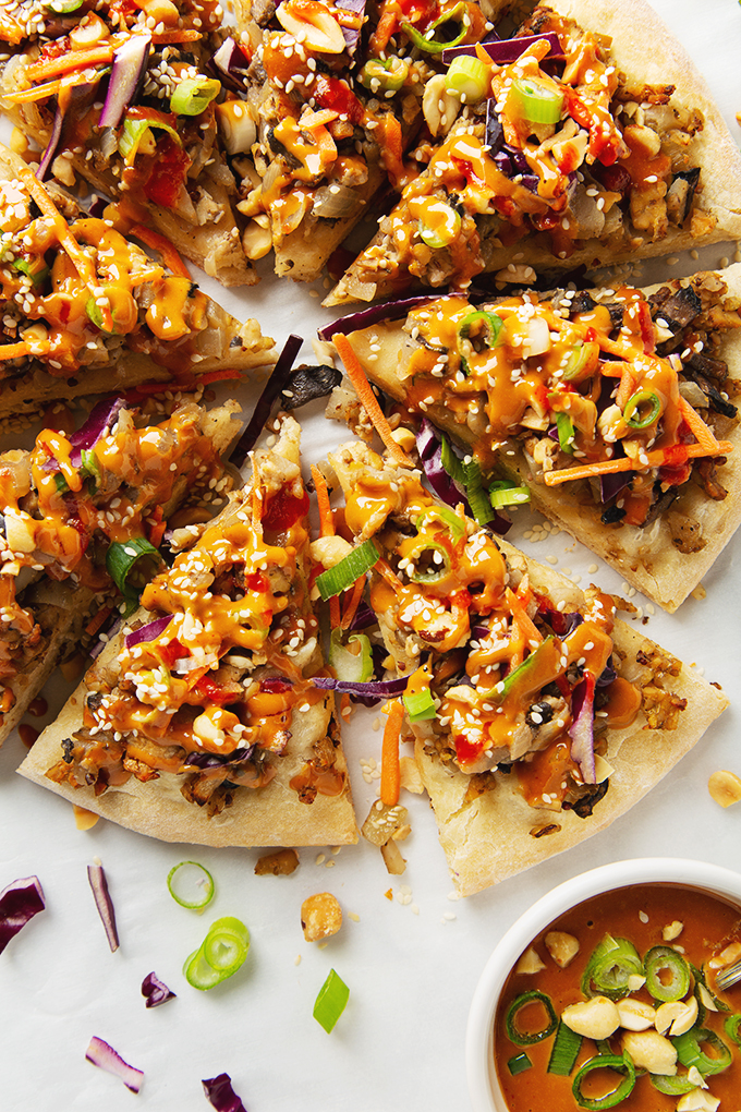 Tempeh Thai Pizza with Peanut Sauce | picklesnhoney.com #tempeh #thai #pizza #peanut #sauce #vegan #recipe #lunch #dinner