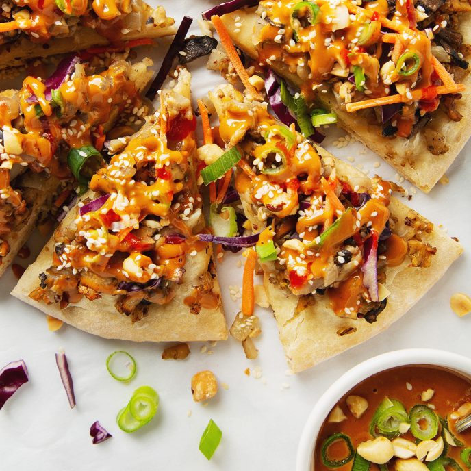 Tempeh Thai Pizza with Peanut Sauce | picklesnhoney.com #tempeh #thai #pizza #peanut #sauce #vegan #recipe #lunch #dinner