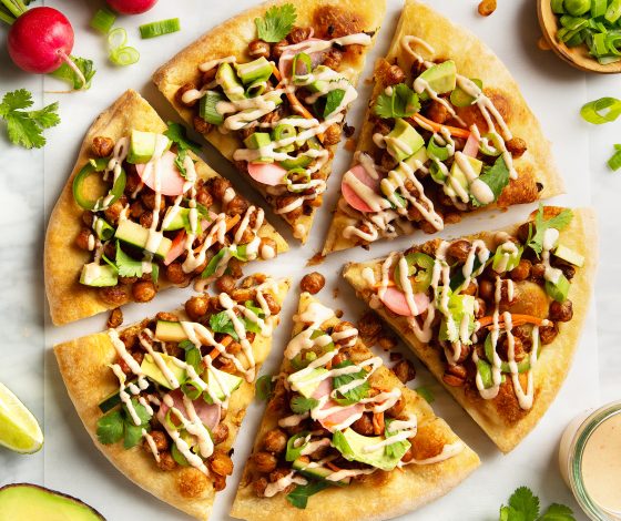Crispy Chickpea Banh Mi Pizza with Quick Homemade Pickles! | picklesnhoney.com #chickpea #banhmi #pizza #vegan #lunch #dinner #recipe