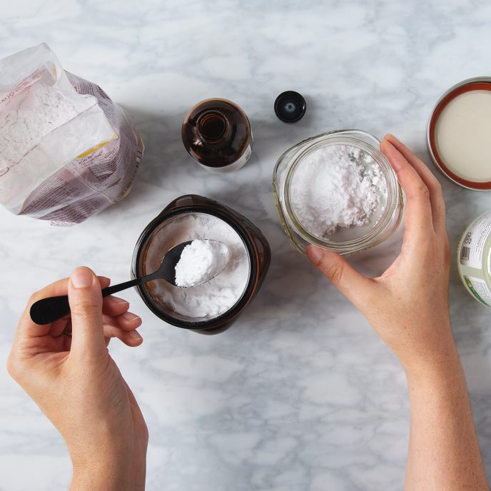 I Tried It: Making My Own Deodorant (plus my super easy 3-ingredient recipe) | picklesnhoney.com #diy #doedorant #recipe #homemade