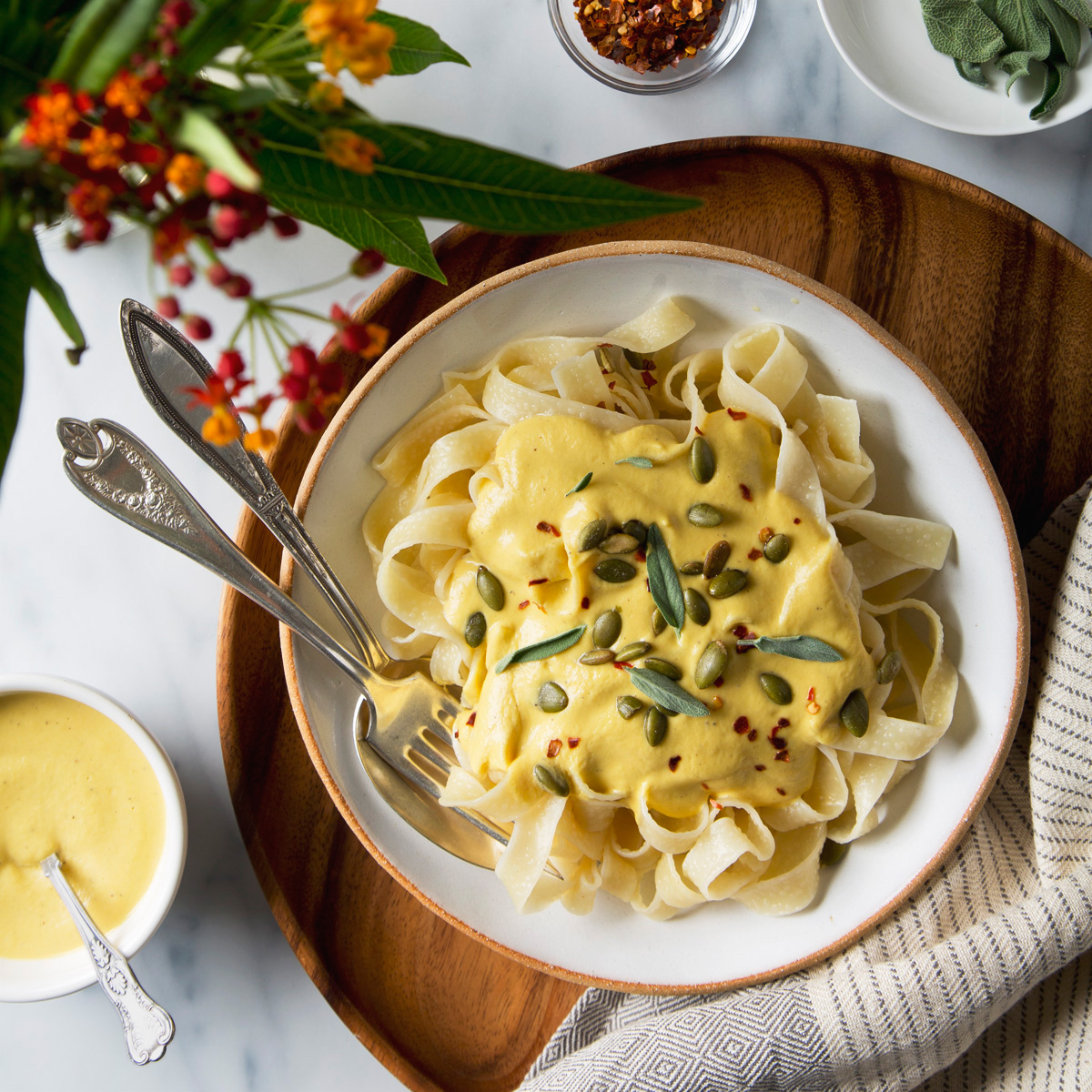 Creamy Vegan Pumpkin Pasta | picklesnhoney.com #vegan #pumpkin #pasta #recipe #fall